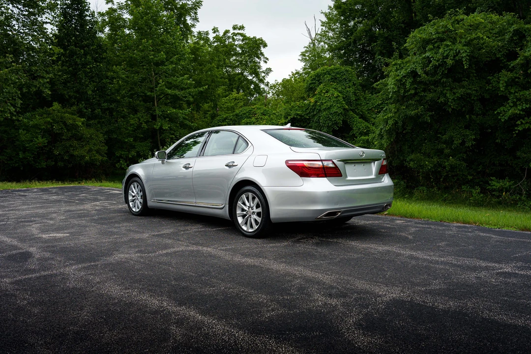2011 Lexus LS 4th Gen - Image 8 of 31