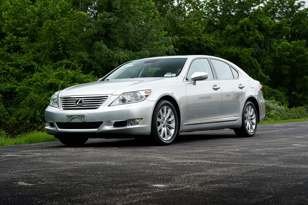 2011 Lexus LS 4th Gen - Image 3 of 31