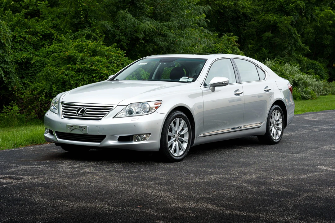 2011 Lexus LS 4th Gen - Image 4 of 31
