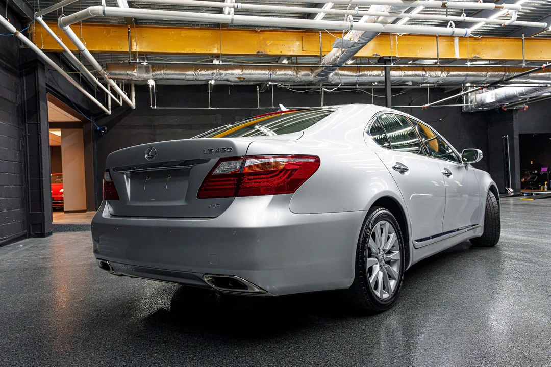 2011 Lexus LS 4th Gen - Image 29 of 31