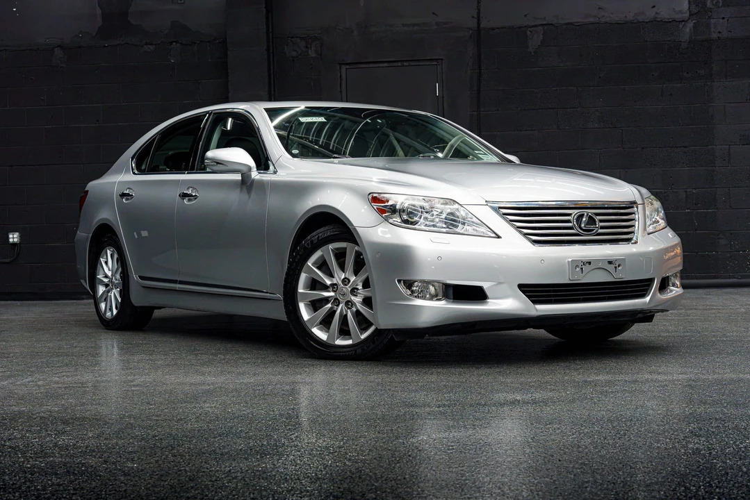 2011 Lexus LS 4th Gen - Image 26 of 31