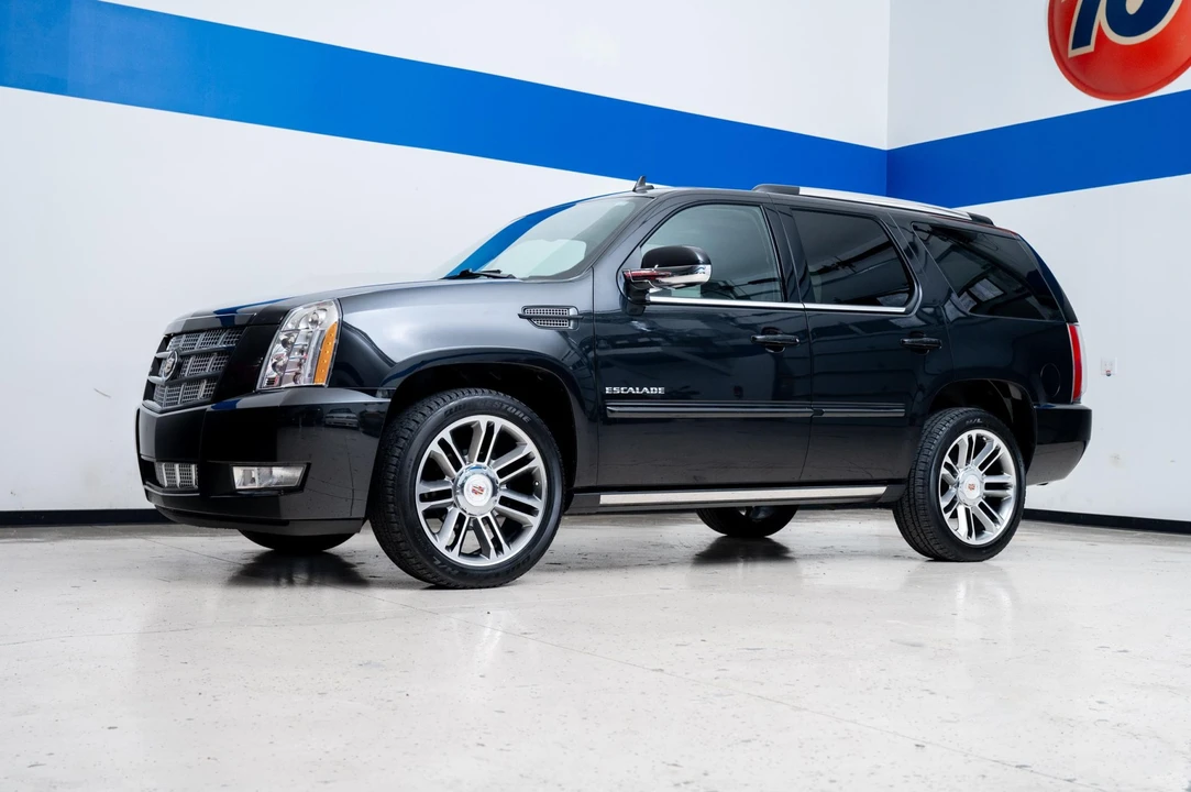 2012 Cadillac Escalade & EXT 3rd Gen - Image 2 of 31