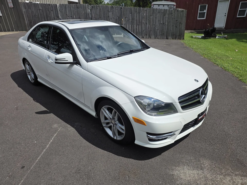 2014 Mercedes-Benz W204 C-Class - Image 2 of 31