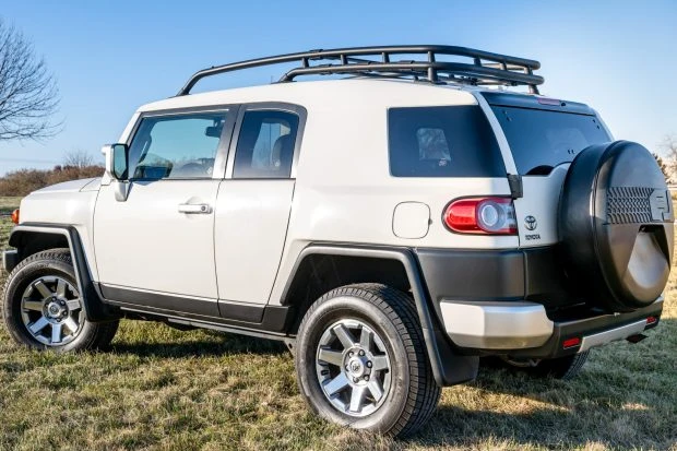 2014 Toyota FJ Cruiser - Image 2 of 8
