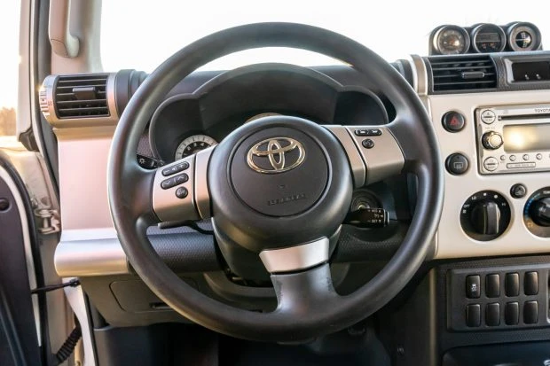 2014 Toyota FJ Cruiser - Image 5 of 8