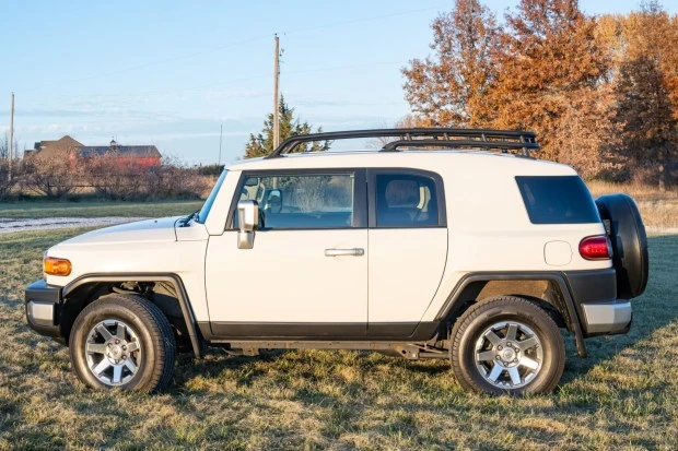 2014 Toyota FJ Cruiser - Image 3 of 8
