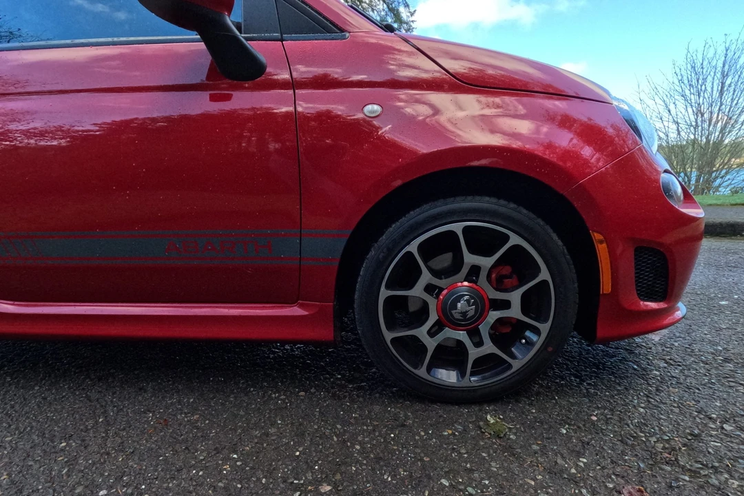 2015 Fiat Abarth 500 - Image 24 of 31
