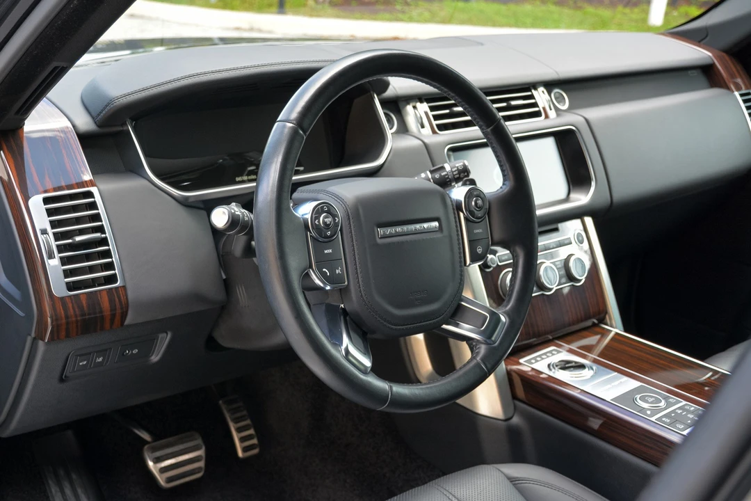 2017 Land Rover Range Rover L405 - Image 5 of 8