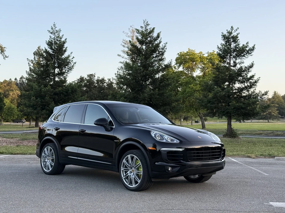 2017 Porsche 958 Cayenne S - Image 2 of 31