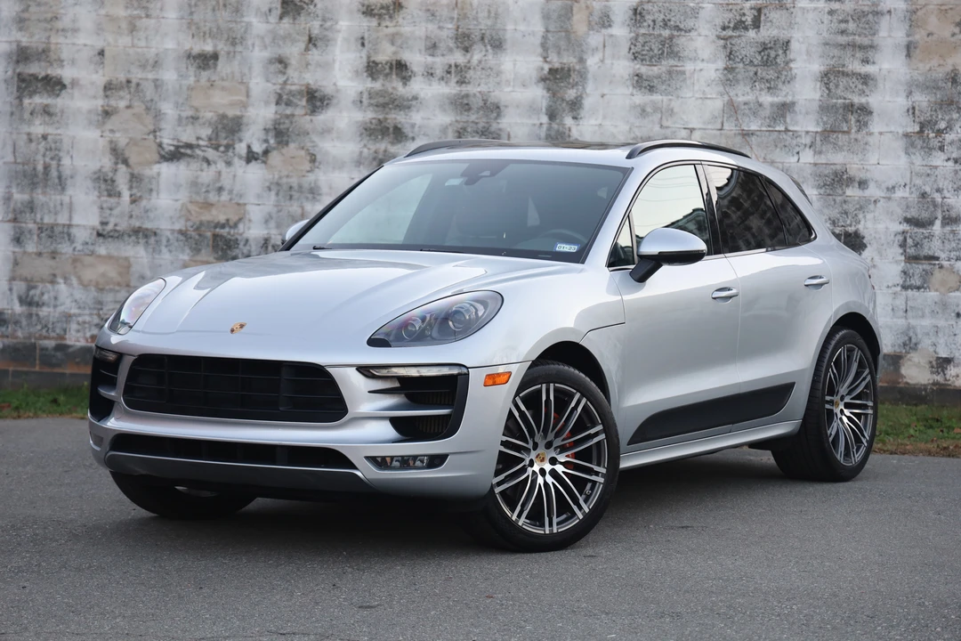 2017 Porsche Macan GTS - Image 2 of 31