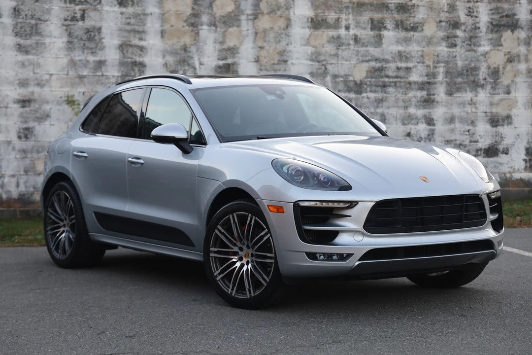 2017 Porsche Macan GTS - Image 24 of 31