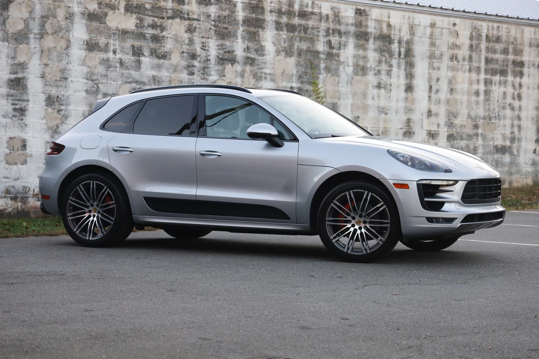 2017 Porsche Macan GTS - Image 22 of 31