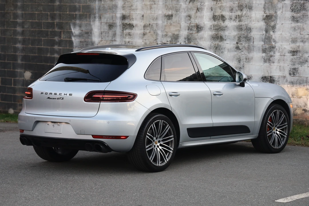 2017 Porsche Macan GTS - Image 17 of 31