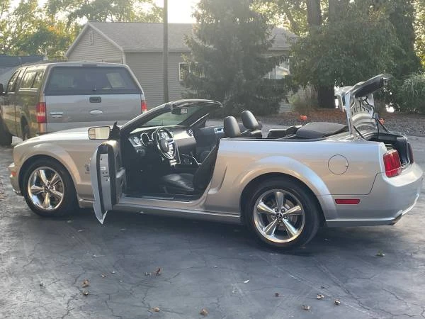 2009 Ford S197 Mustang - Image 2 of 6