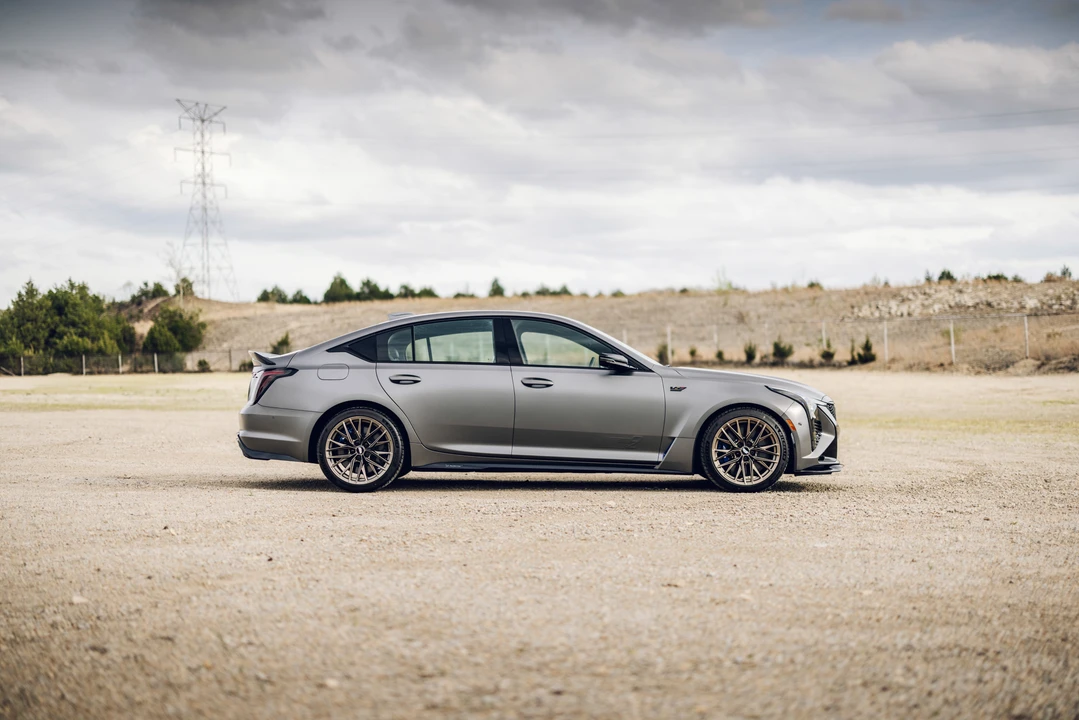 2025 Cadillac CT5-V Blackwing - Image 16 of 31