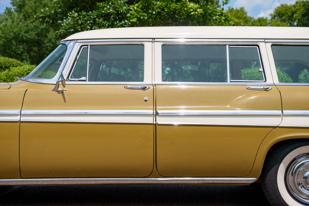 1955 Chrysler New Yorker - Image 25 of 31