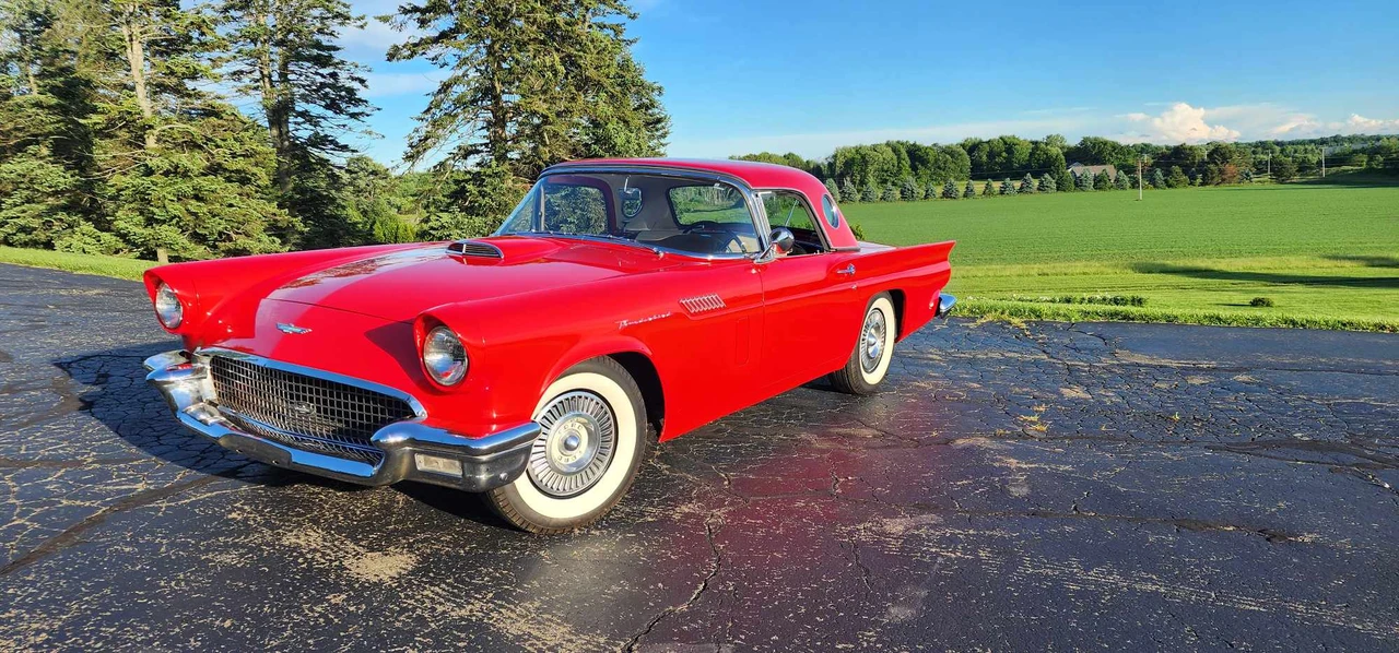 1957 Ford Thunderbird 1st Gen - Image 25 of 31