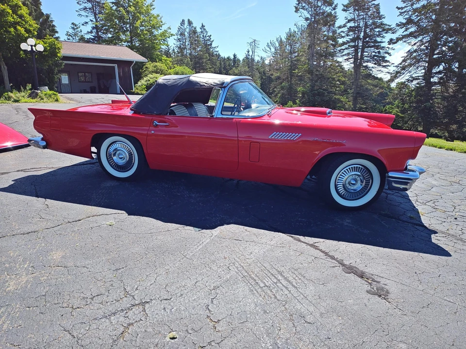 1957 Ford Thunderbird 1st Gen - Image 17 of 31