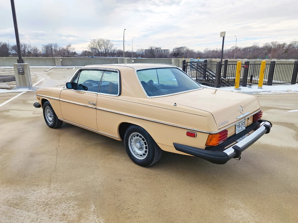 1976 Mercedes-Benz W114 & W115 - Image 8 of 31