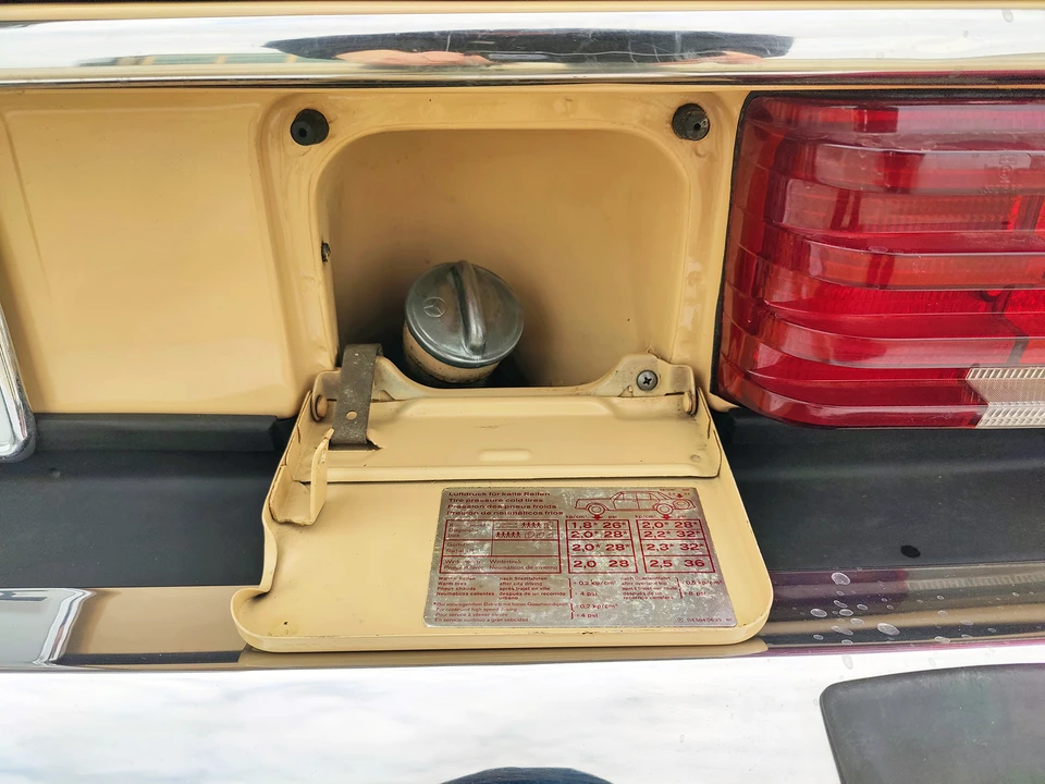 1976 Mercedes-Benz W114 & W115 - Image 28 of 31