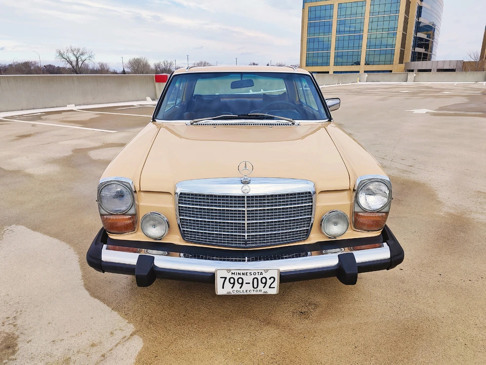 1976 Mercedes-Benz W114 & W115 - Image 3 of 31