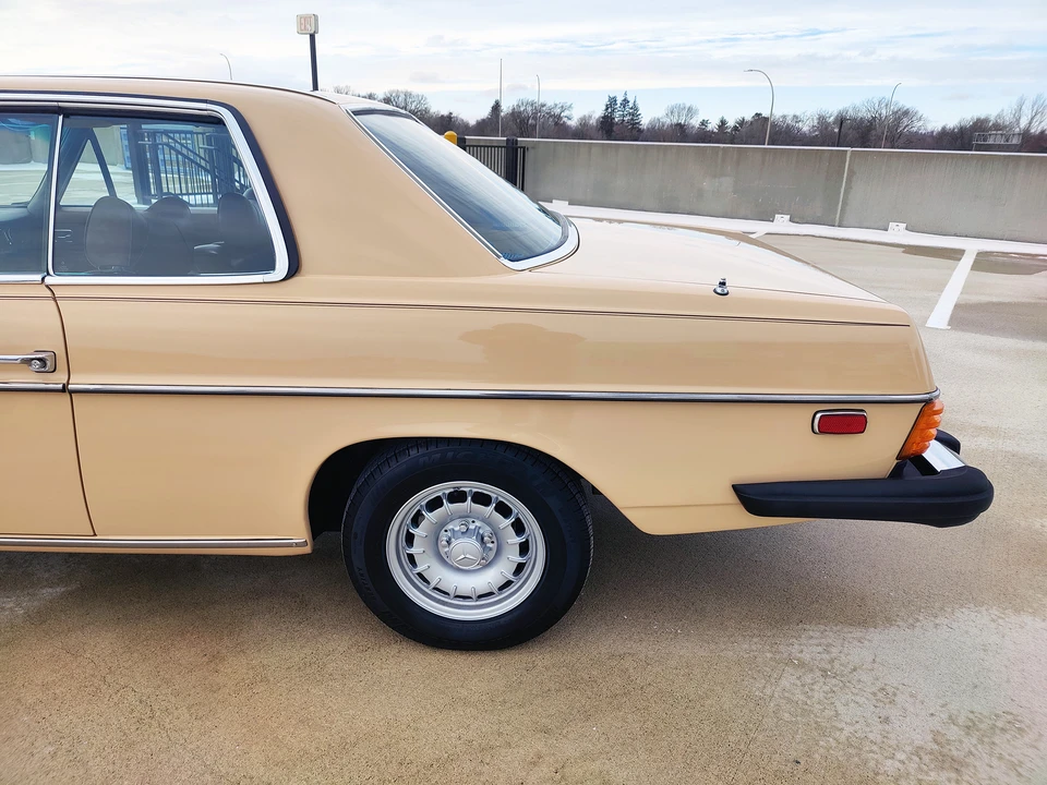 1976 Mercedes-Benz W114 & W115 - Image 12 of 31