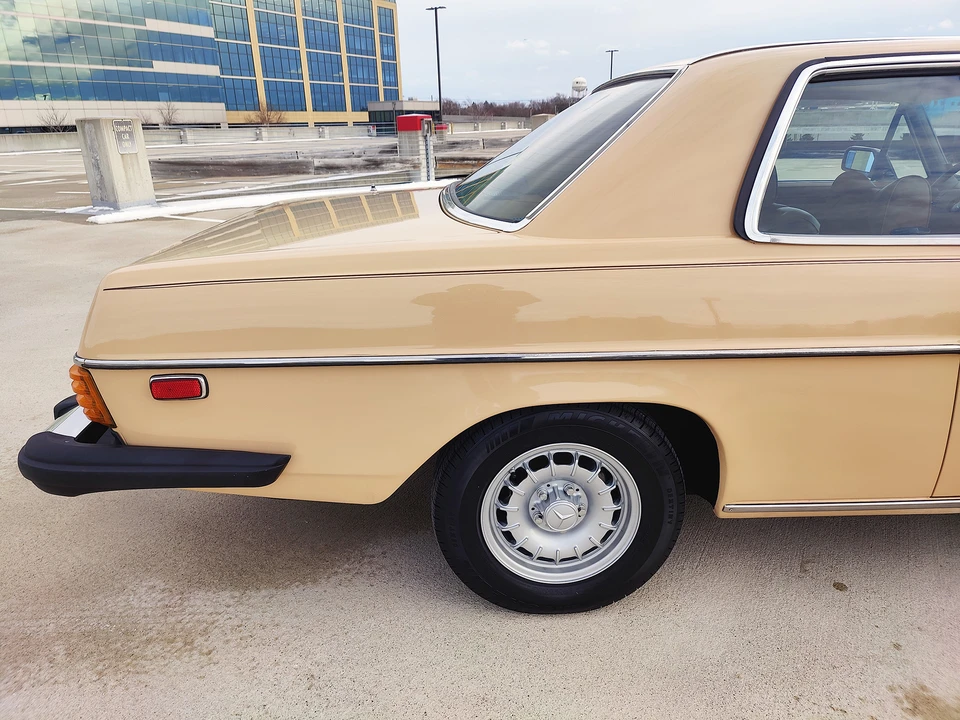 1976 Mercedes-Benz W114 & W115 - Image 13 of 31