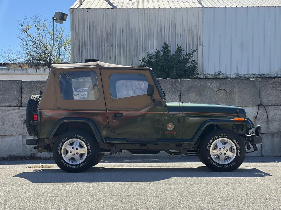1995 Jeep YJ Wrangler - Image 23 of 31