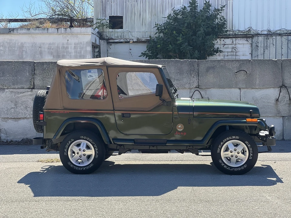 1995 Jeep YJ Wrangler - Image 24 of 31