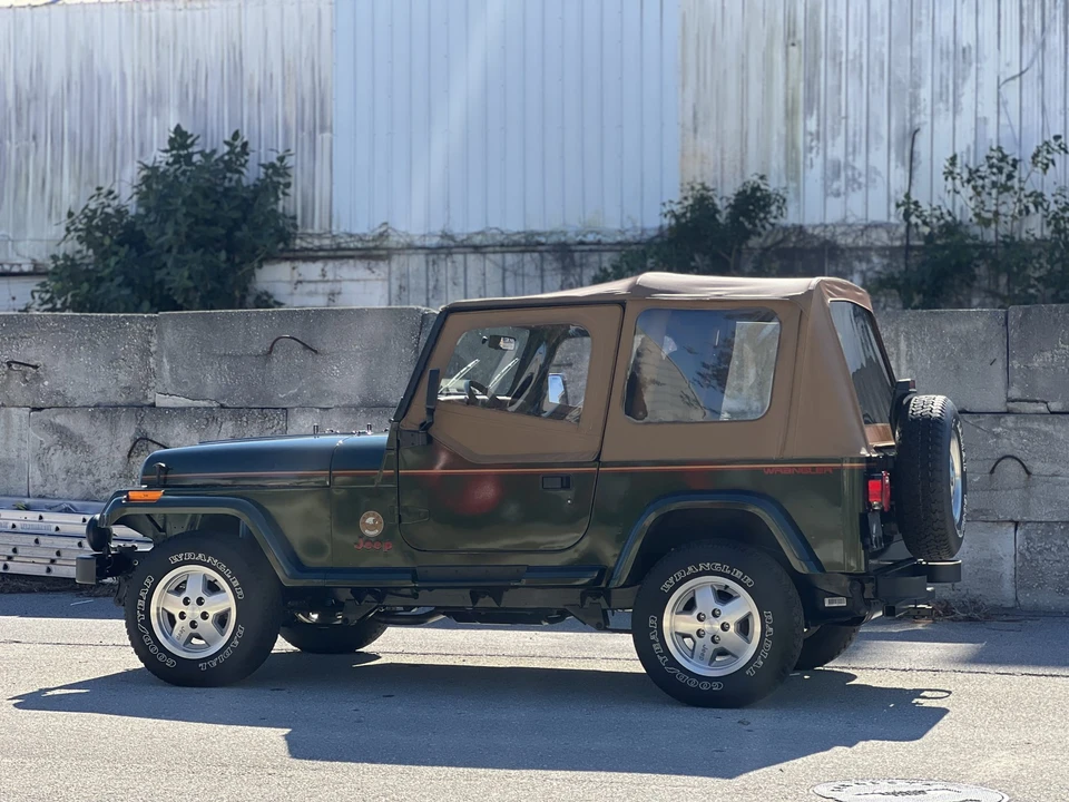 1995 Jeep YJ Wrangler - Image 11 of 31