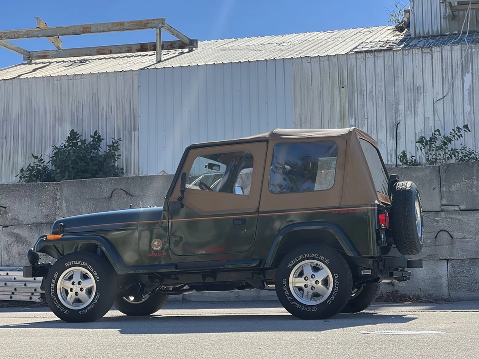1995 Jeep YJ Wrangler - Image 10 of 31