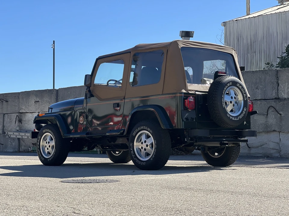 1995 Jeep YJ Wrangler - Image 16 of 31