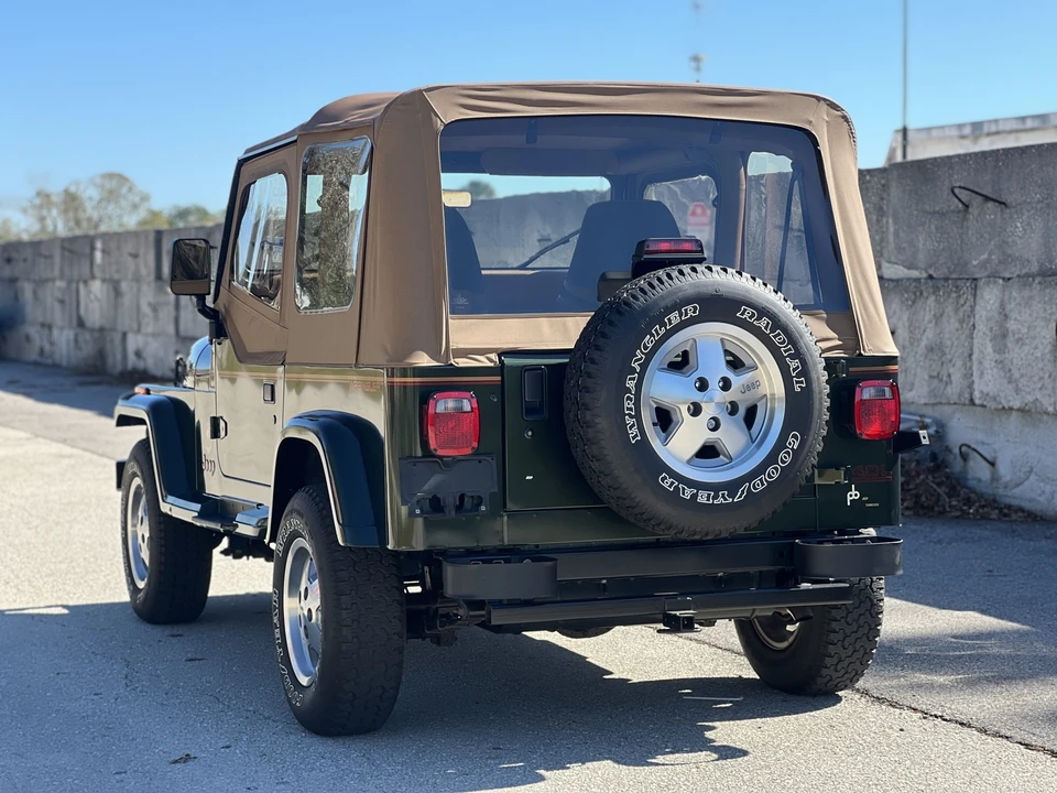 1995 Jeep YJ Wrangler - Image 19 of 31