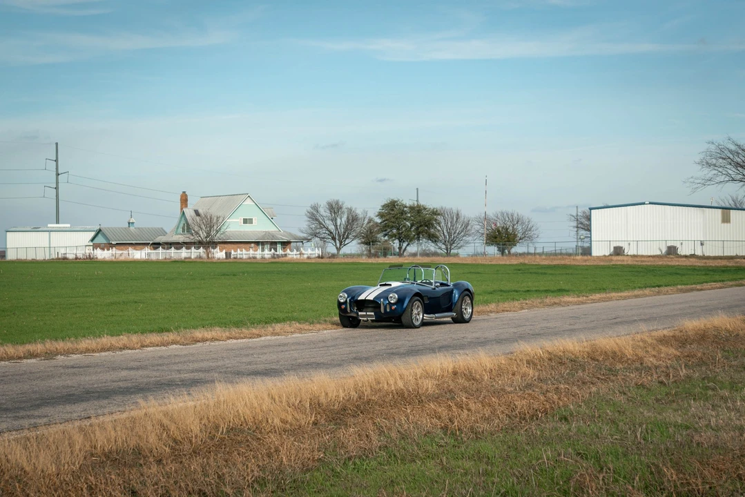 Shelby Cobra Replica - Image 2 of 31
