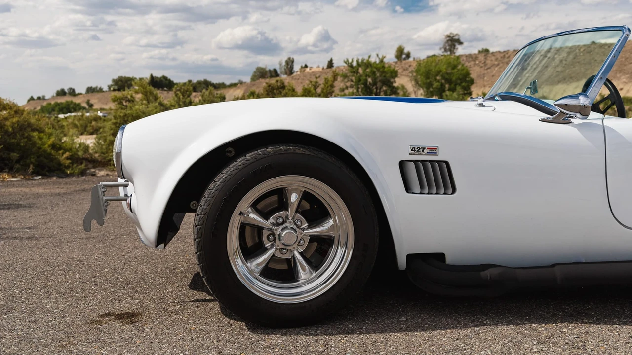 Shelby Cobra Replica - Image 14 of 31