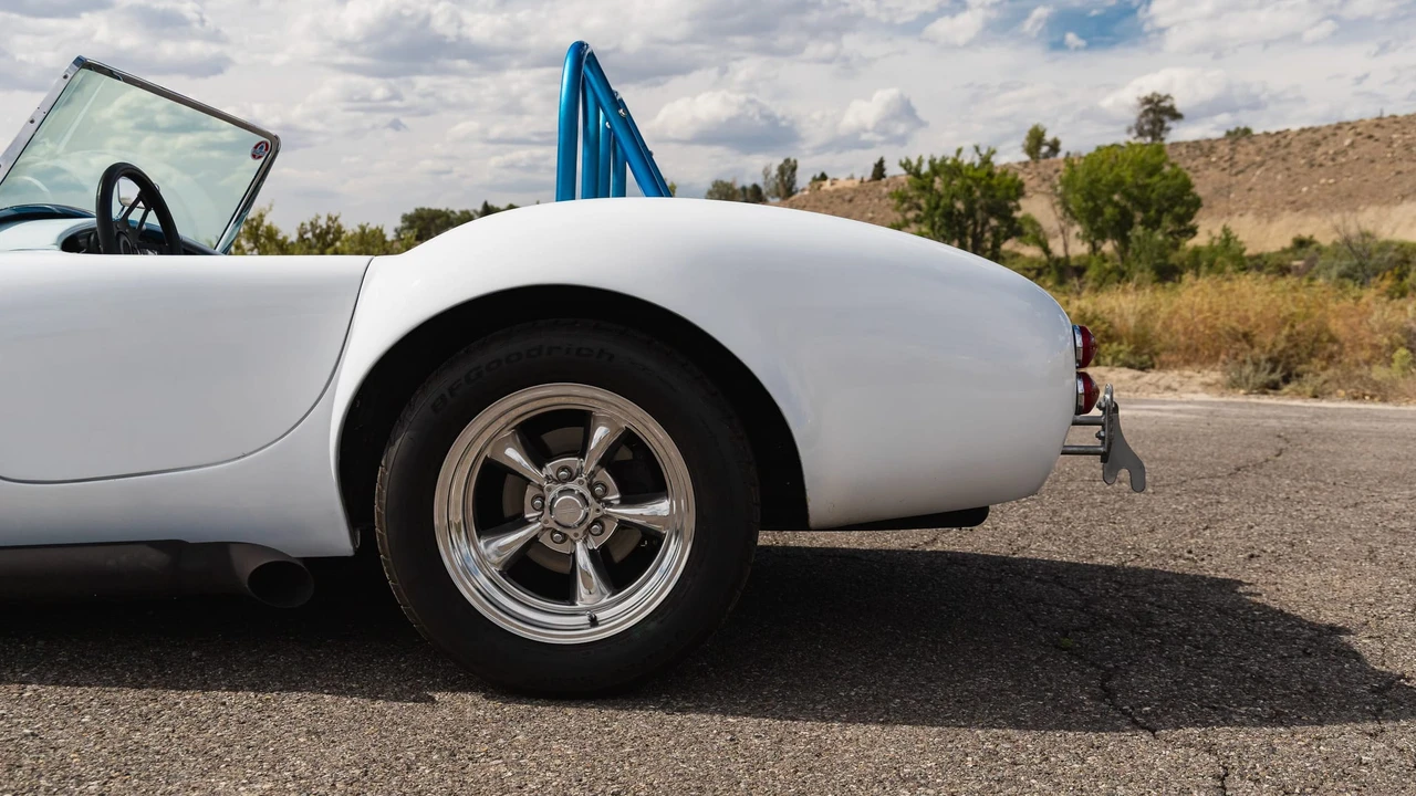 Shelby Cobra Replica - Image 13 of 31