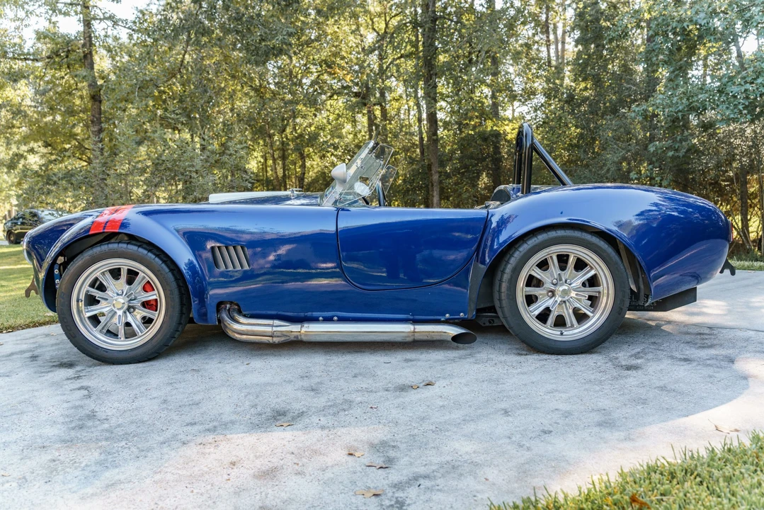 Shelby Cobra Replica - Image 7 of 31