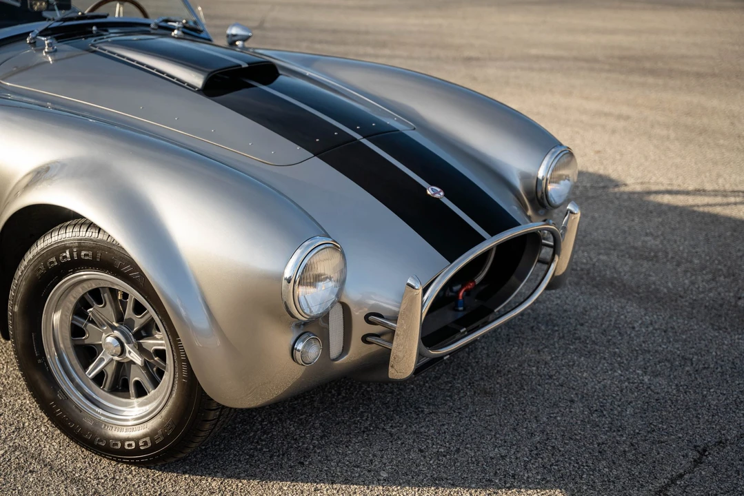 Shelby Cobra Replica - Image 17 of 31