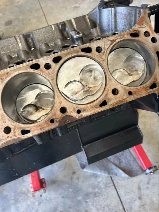Parts & Memorabilia Engines - Image 3 of 3