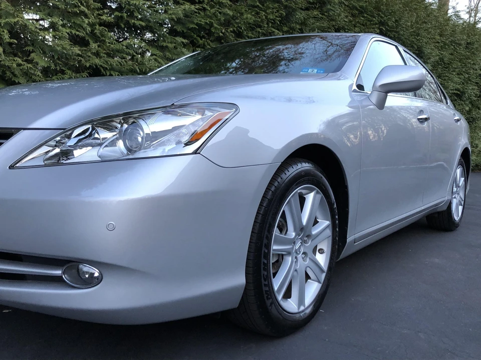 2009 Lexus ES 5th Gen - Image 17 of 31