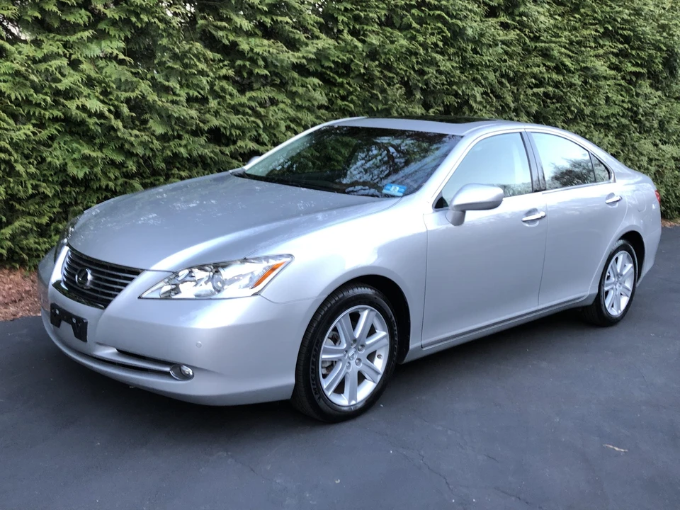 2009 Lexus ES 5th Gen - Image 2 of 31