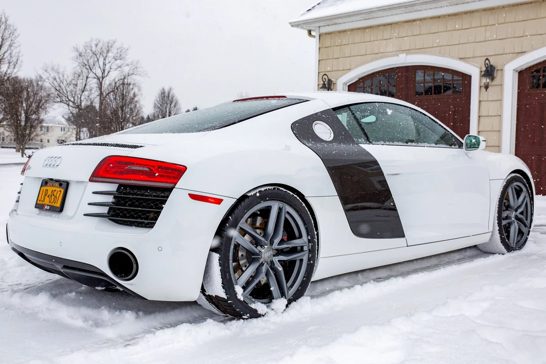 2015 Audi 42 R8 - Image 8 of 31