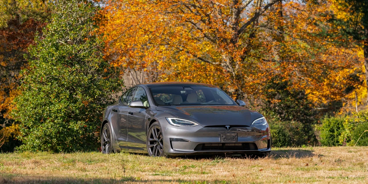 2021 Tesla Model S Plaid - Image 2 of 31