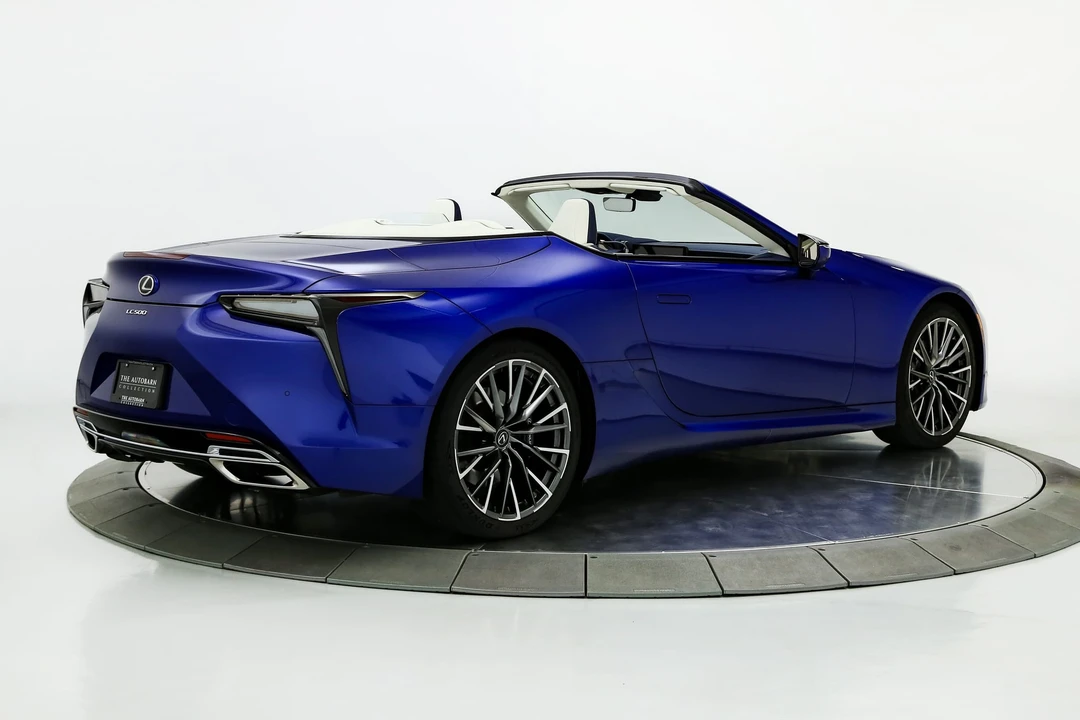 2024 Lexus LC - Image 13 of 31
