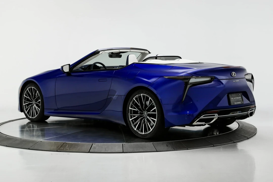 2024 Lexus LC - Image 19 of 31