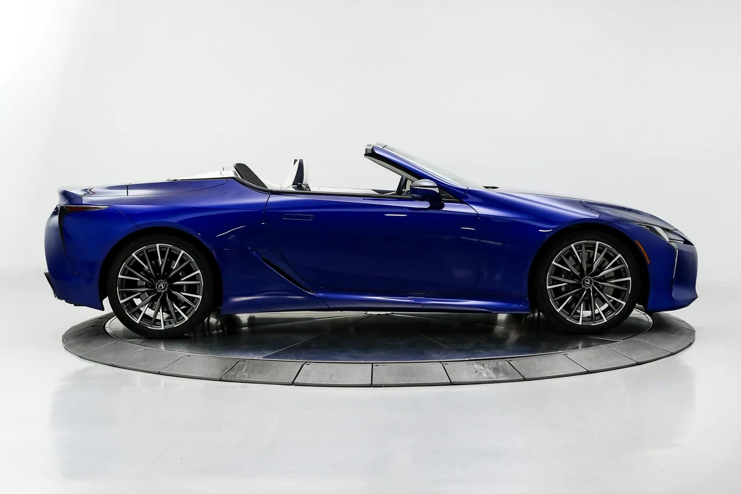 2024 Lexus LC - Image 23 of 31