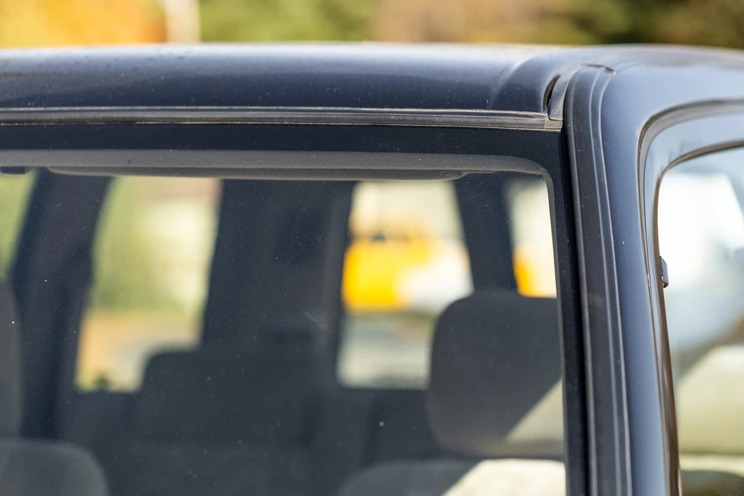 2001 Isuzu Trooper - Image 18 of 31