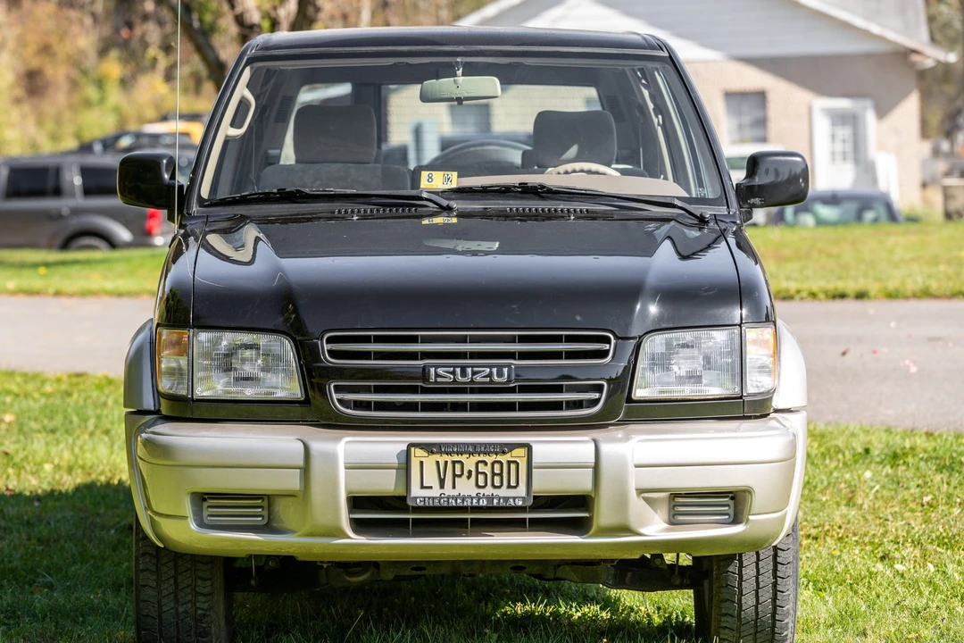 2001 Isuzu Trooper - Image 2 of 31
