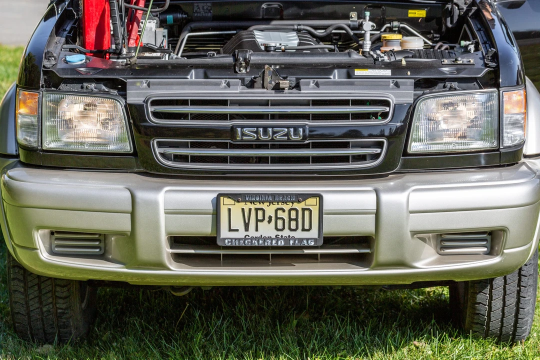 2001 Isuzu Trooper - Image 10 of 31