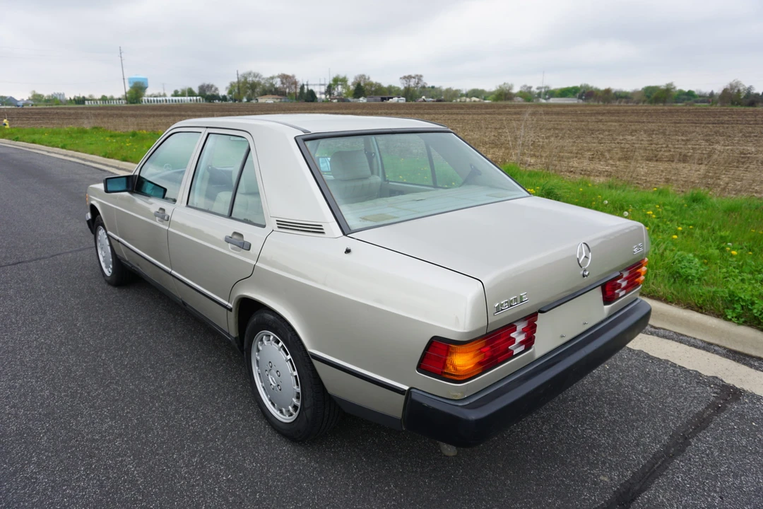1985 Mercedes-Benz 190E - Image 12 of 31